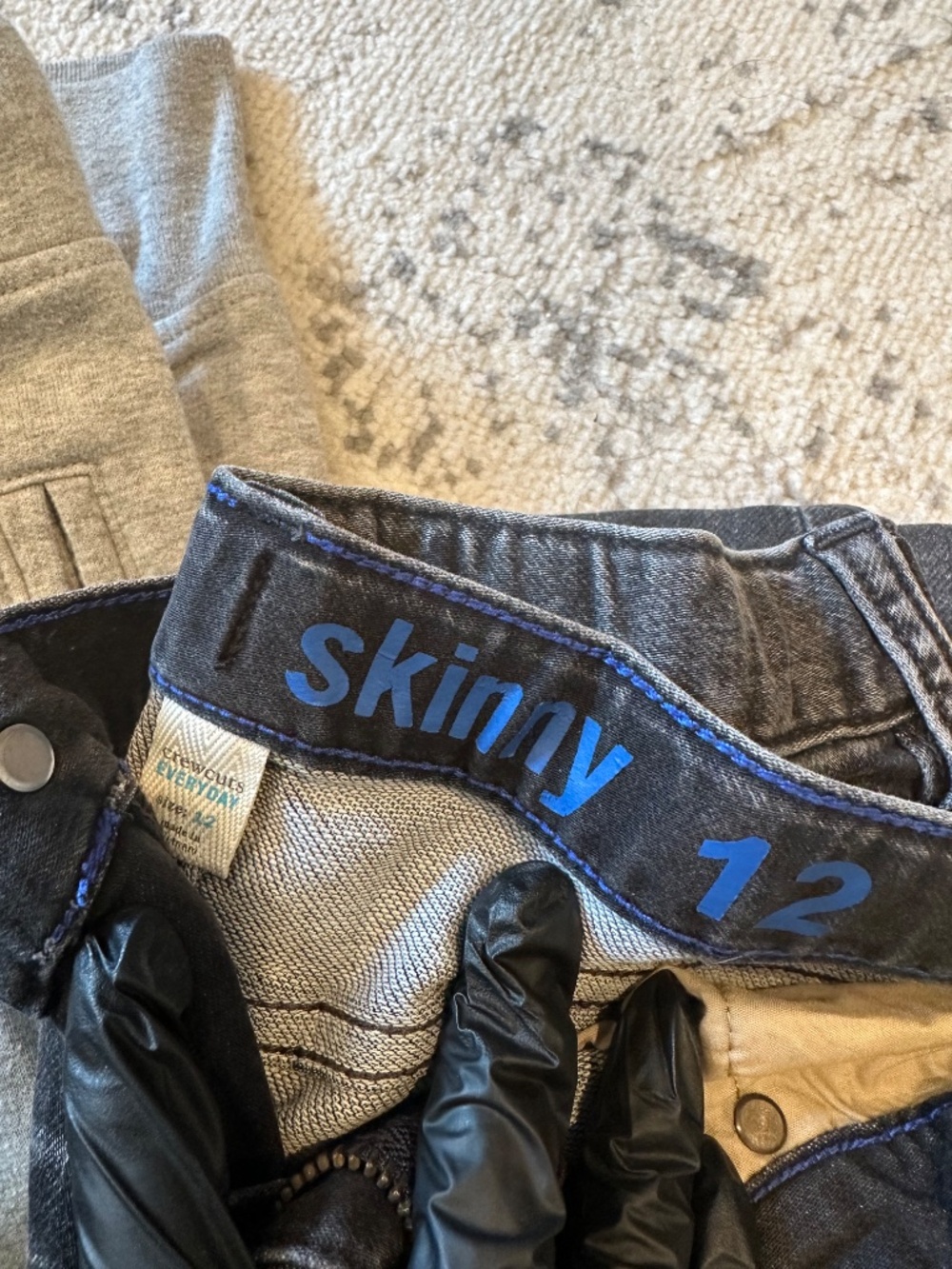 Boys 8-Piece Outfit Bundle – Polo, Crewcuts, Gap + Jeans & Joggers - Picture 8 of 8
